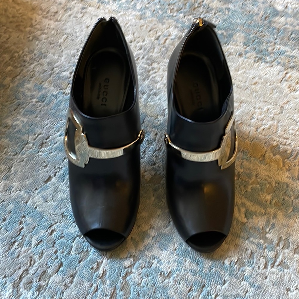 New in box Authentic Gucci Black heels and zipper in back Size 35.5 - Picture 5 of 7